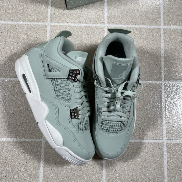 Nike Air Jordan 4 Retro 'Seafoam Sail' Size 10.5W / 9M Style HV0823-003